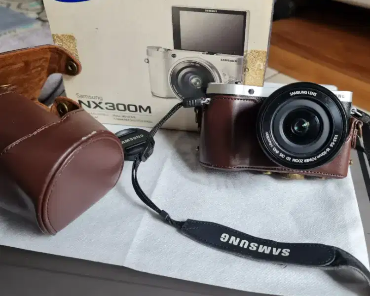 Kamera Mirrorless SAMSUNG NX-300M